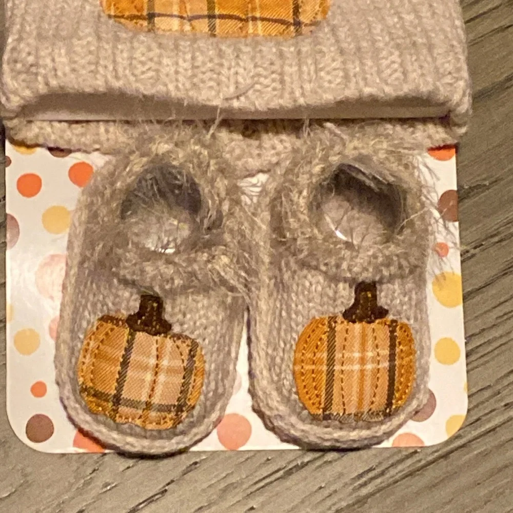 Adorable Thanksgiving Baby Set. Pumpkin Soft Hat & Pumpkin Soft Booties